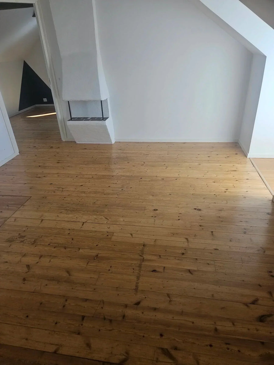 Vad ingår i hemstädning – rent trägolv efter städning av Globalstäd