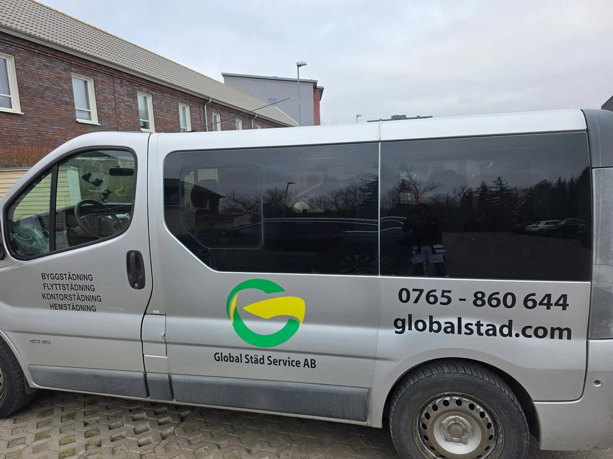 Globalstäd Service AB:s servicebil för flyttstädning i Malmö